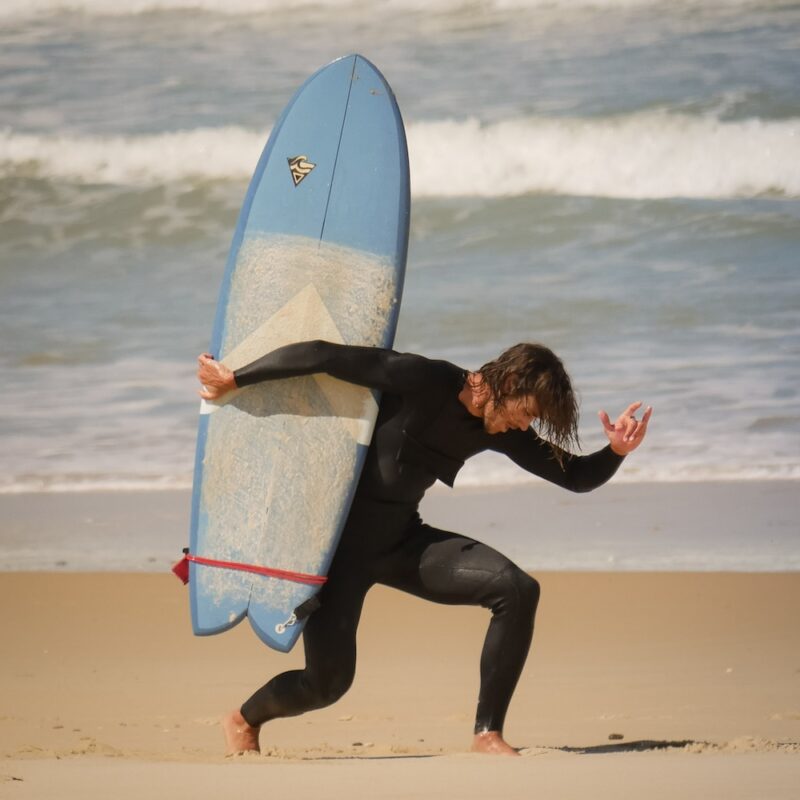 photo drôle surfeur
